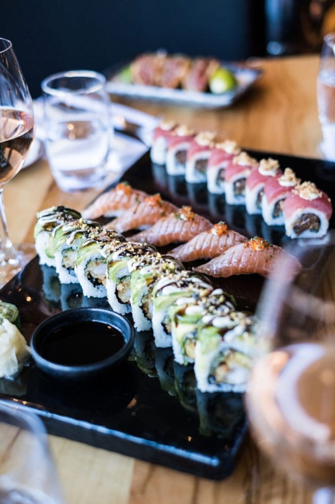 Op 'Sushi Monday’, betaal je bij Simonos aan de Haven 12,50 euro voor een bijzondere sushirol.