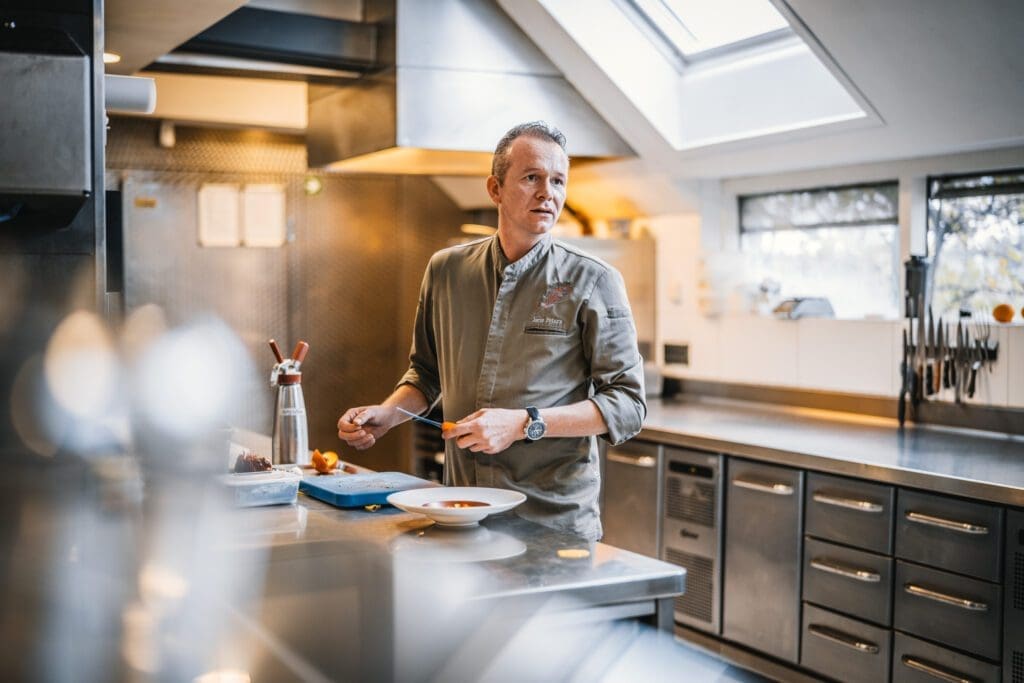 Chef-eigenaar Joris Peters zoekt een opvolger voor de exploitatie van zijn restaurant Aan de Zweth in Schipluiden.